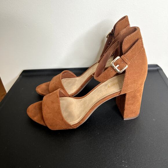 Old Navy Brown Block Heels - Picture 3 of 7
